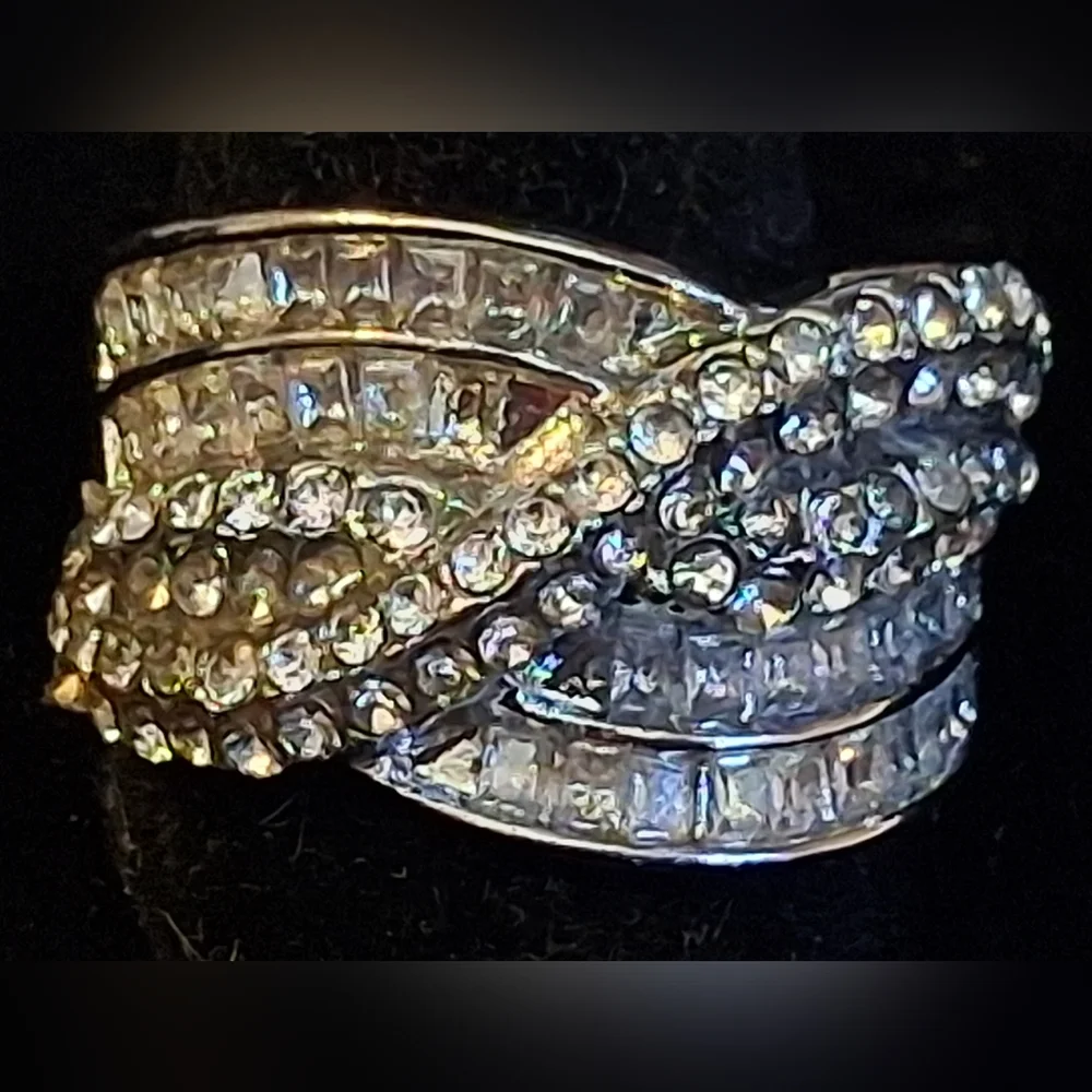 Elegant Silvertone Ring With Princess Square And Round Faux Diamonds 10 1/2